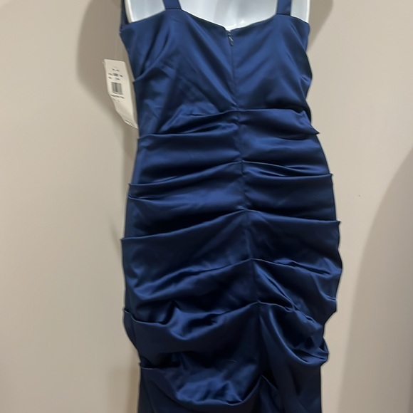 Nicole Miller Collection, size 6 sky blue satin material. - Picture 6 of 7